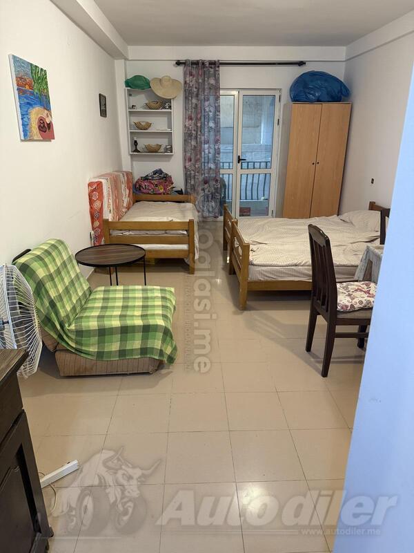 Garsonjera 35m2 - Ulcinj - Centar grada pinjes