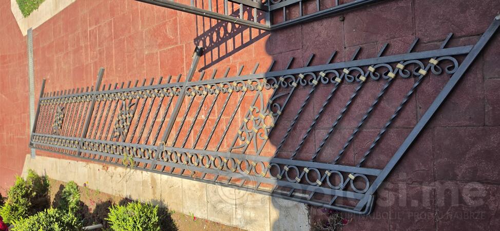 Prodajem kovanu ogradu za stepenište i balkon