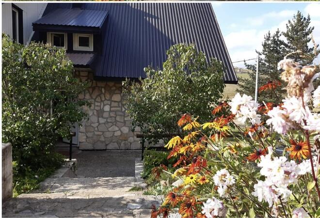 Porodična kuća 200m2 - Žabljak - > Okolina grada