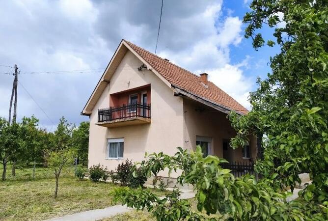 Porodična kuća 130m2 - Vladimirci - Provo