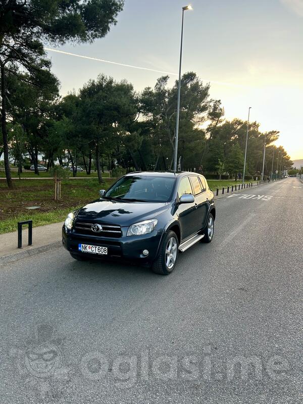 Toyota - RAV 4 - 2.2