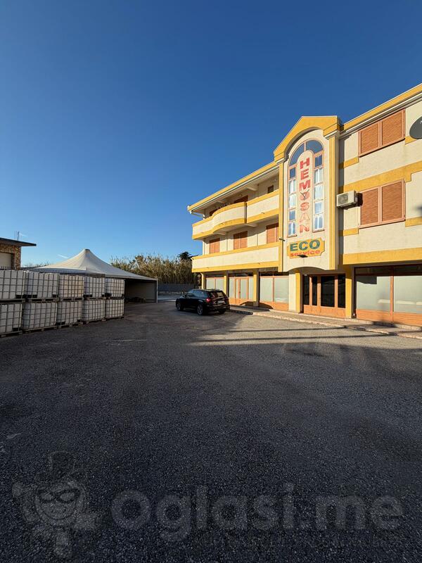 Poslovna zgrada 814m2 - Bar - Centar grada