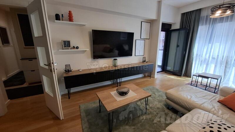 Dvosoban stan 78m2 - Podgorica - Centar grada Vezirov most