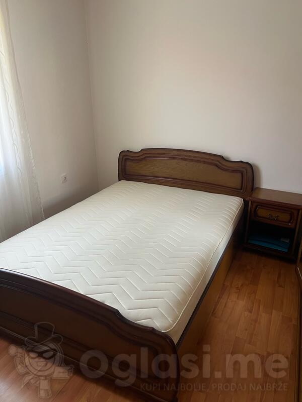 Prodajem 3 spavaće sobe - puno drvo 