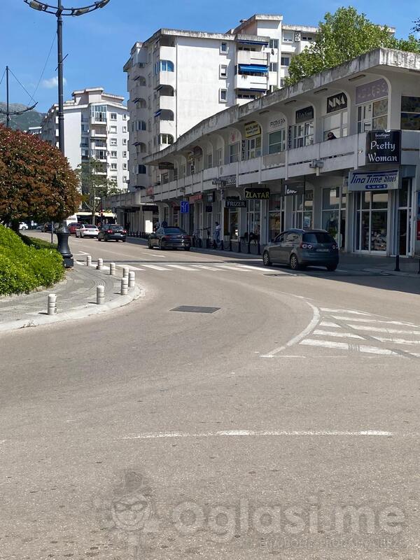Lokal 25m2 - Bar - Centar grada