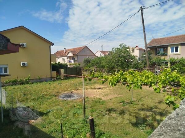 Građevinsko zemljište 300m2 - Podgorica - Zlatica