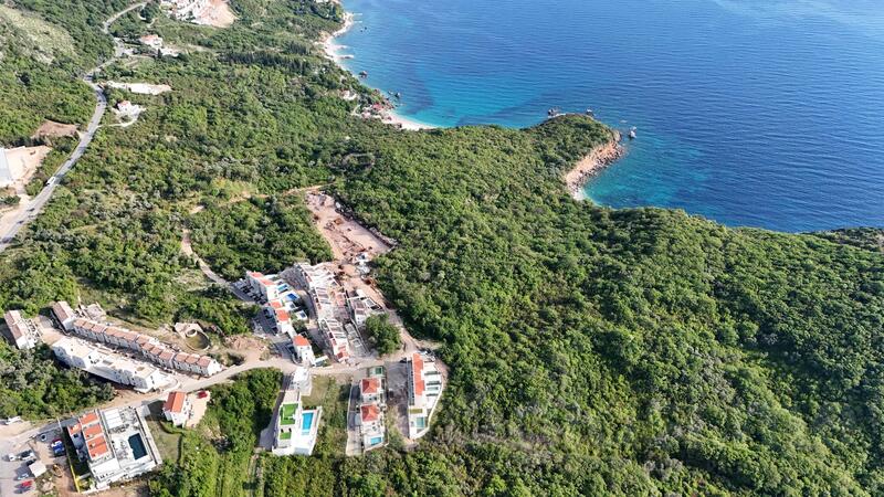 Građevinsko zemljište 957m2 - Budva - Rafailovići