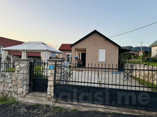 Porodična kuća 100m2 - Podgorica - Konik