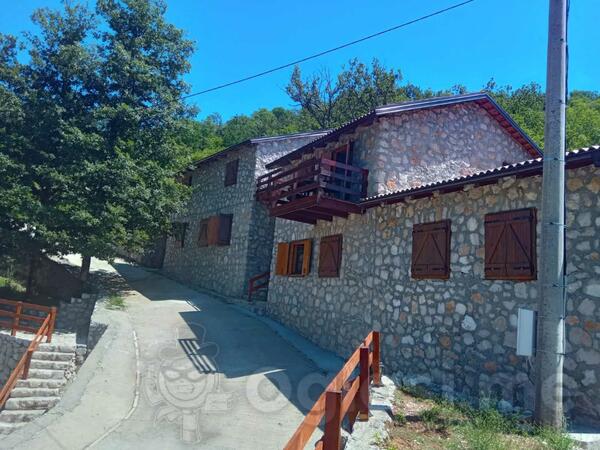Kuća sa više stanova 500m2 - Bar - Gluhi Do