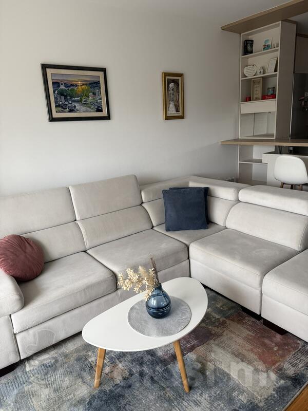Dvosoban stan 56m2 - Podgorica - Iza Delte (1. Maj)