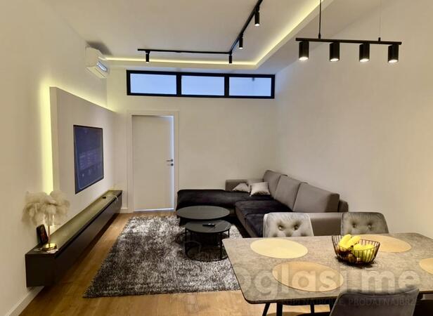 Dvosoban stan 78m2 - Bar - Centar grada