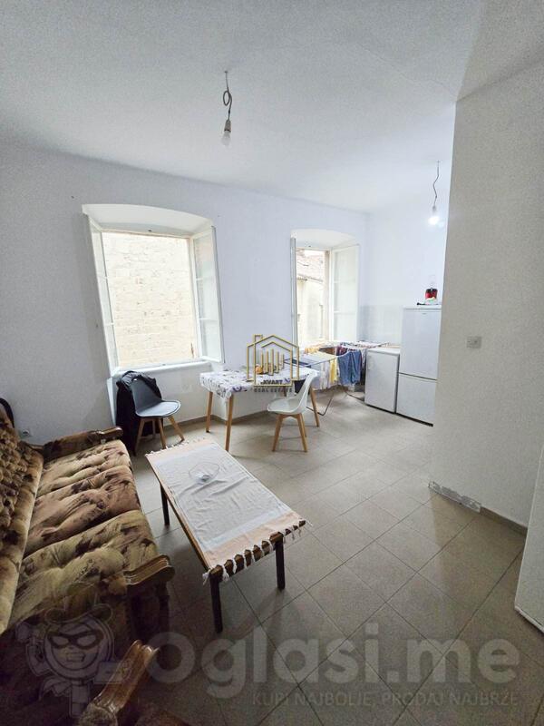 Trosoban stan 72m2 - Kotor - Stari Grad