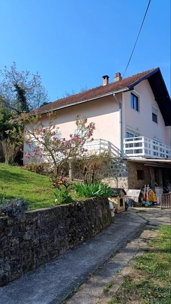 Porodična kuća 197m2 - Petrovaradin - Sremska Kamenica