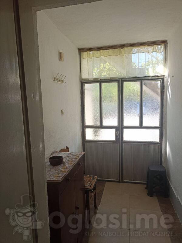 Jednoiposoban stan 42m2 - Podgorica - Konik