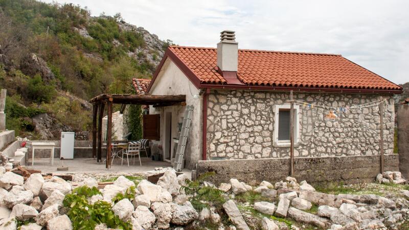 Porodična kuća 75m2 - Cetinje - Začir