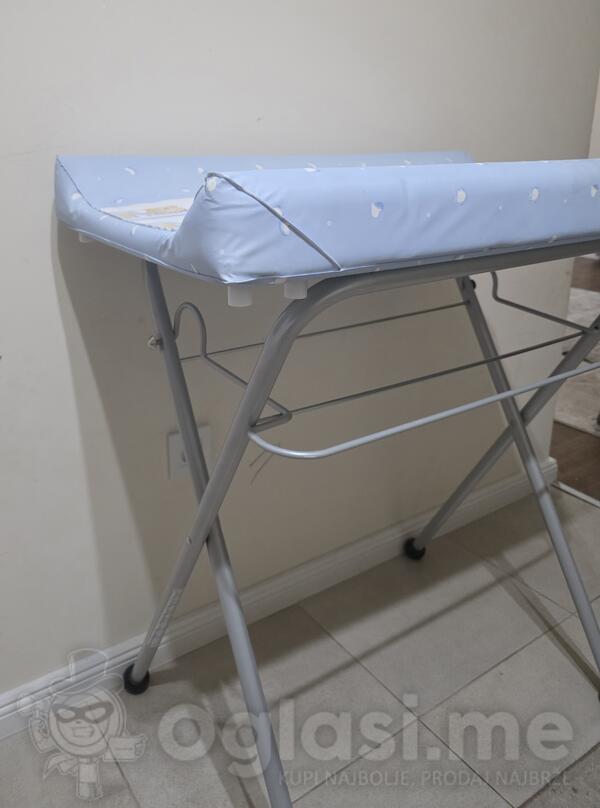 Stalak za presvlačenje i previjanje bebe