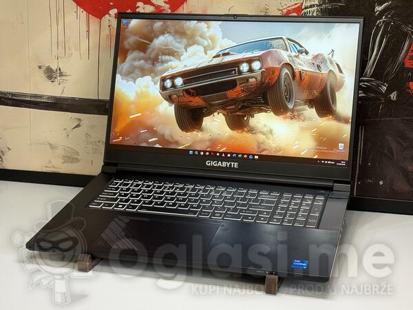 Gigabyte  - 17.3" Intel i5 32GB GB