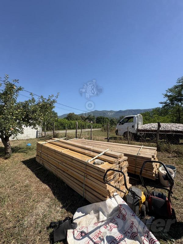 Prodajem novu dasku 5 cm. 2 m² od 3 m I 2 m³ od 4 m.