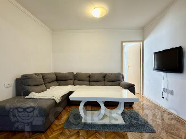 Dvosoban stan 60m2 - Bar - Centar grada
