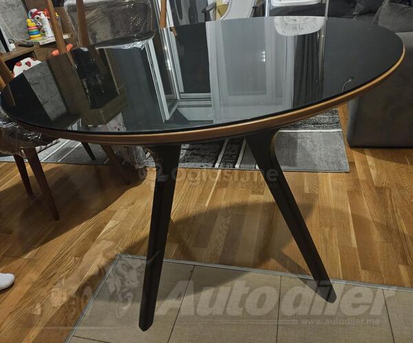 PRODAJEM TRPEZARIJSKI STO SA STAKLOM, prečnik 105cm