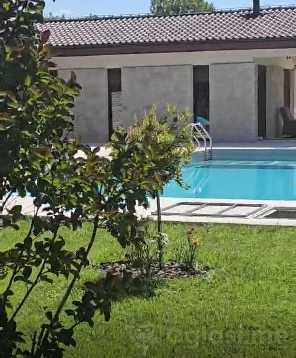 Vila 330m2 - Podgorica - > Okolina grada