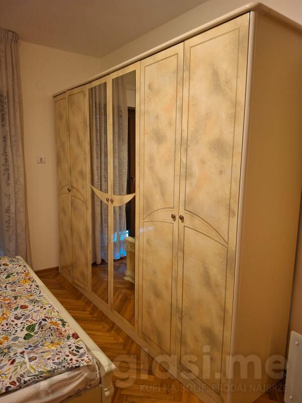 Prodajem Ormar trokrilni 275x225x60