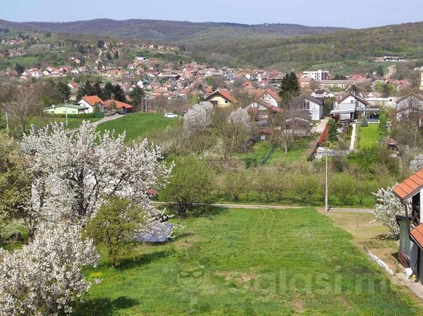 Građevinsko zemljište 813m2 - Irig - Vrdnik