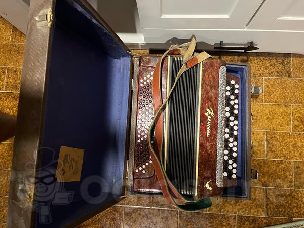 Kremenise harmonika kao nova u odličnom stanju