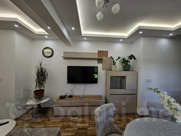 Jednosoban stan 55m2 - Bar - Šušanj