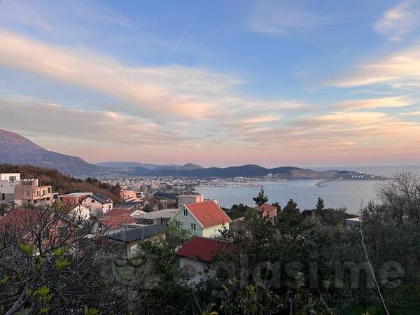 Kuća sa više stanova 104m2 - Bar - Šušanj