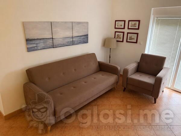 Trosed i fotelja, Budva, jako povoljno