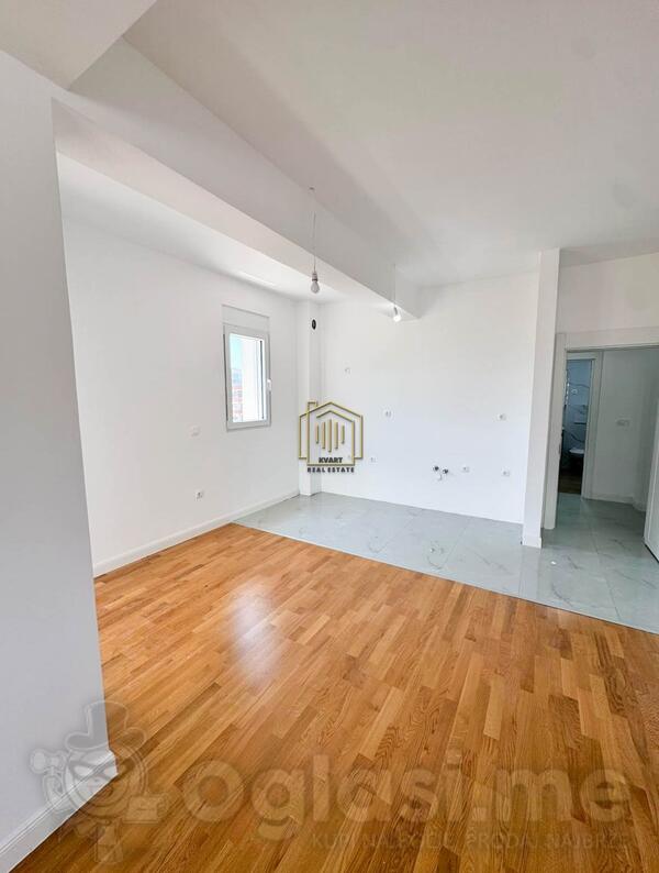 Dvosoban stan 74m2 - Bar - Centar grada