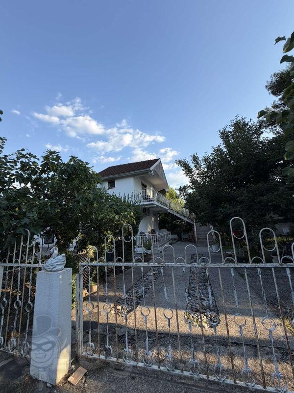 Dvosoban stan 80m2 - Podgorica - Pobrežje