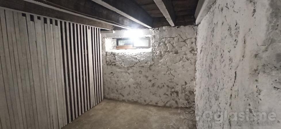Garaža 11m2 - Podgorica - Podgorica (uži dio)