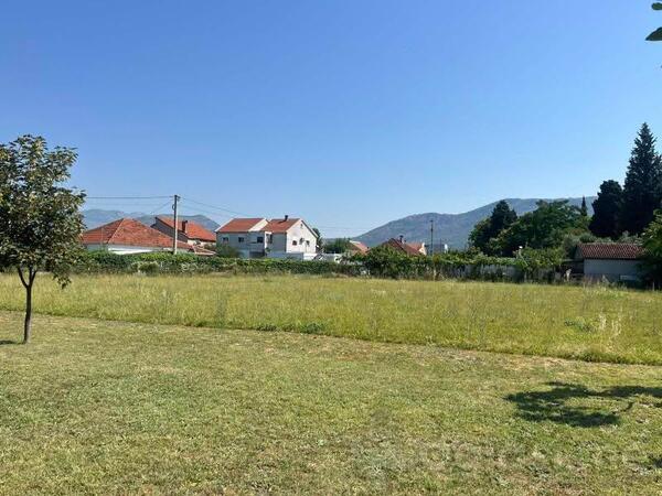Građevinsko zemljište 1597m2 - Podgorica - Masline