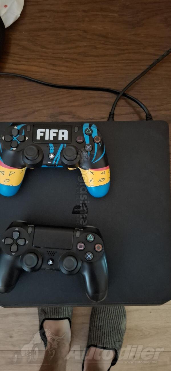 Sony - PlayStation 4