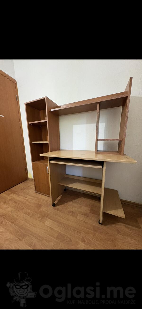 Prodajem pisaći sto za sobu.