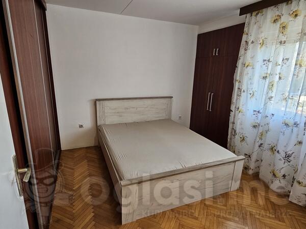 prodajem bračni krevet sa dušekom