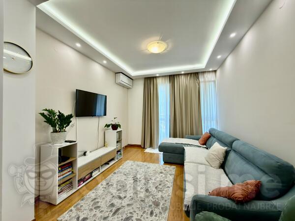 Jednosoban stan 62m2 - Bar - Centar grada