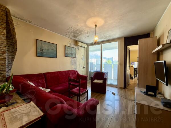 Trosoban stan 71m2 - Bar - Centar grada