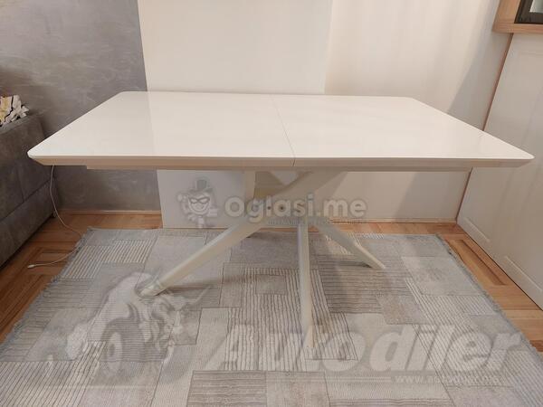 Prodajem sto i stolice od medijapana, velicina stola 120x90, moguce razvuci do 160x90