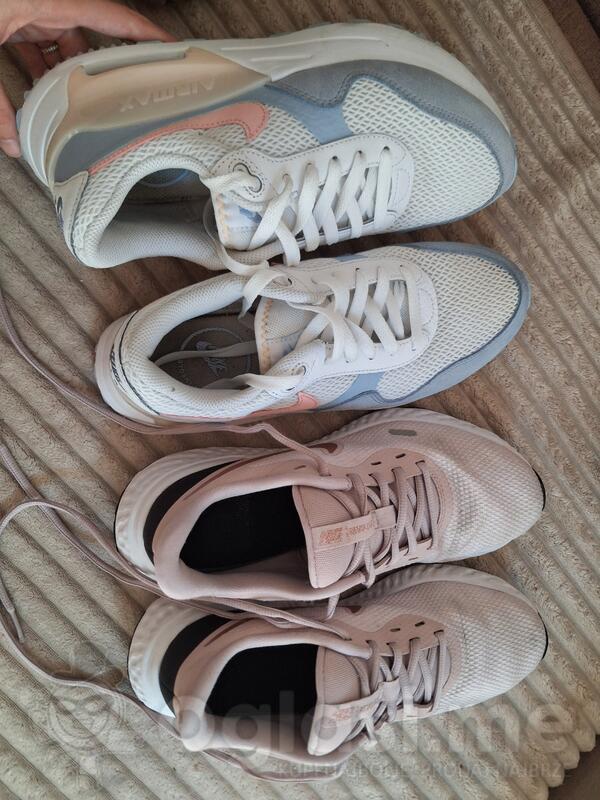 Nike zenske patike, 2 para