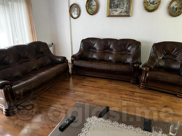 Prodaje se komplet 2 trosjeda i fotelja