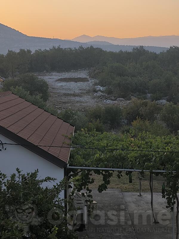 Poljoprivredno zemljište 1000m2 - Podgorica - > Okolina grada