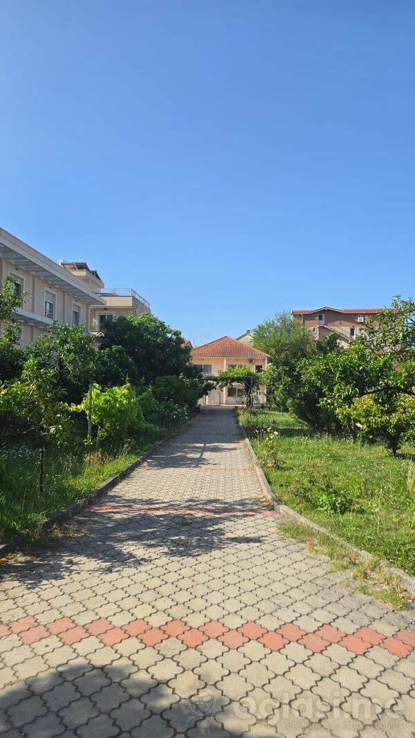Građevinsko zemljište 1893m2 - Tivat - Kaliman