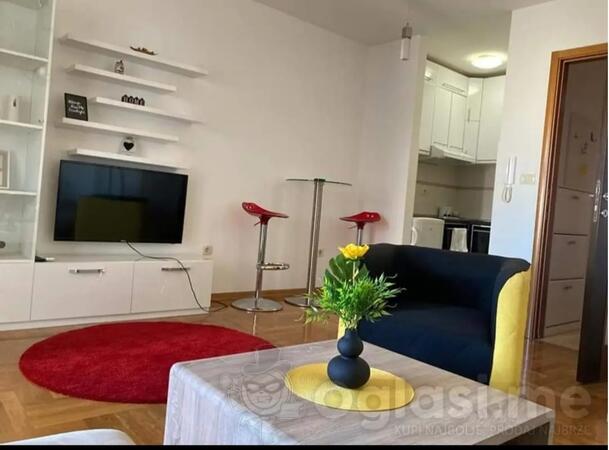 Garsonjera 32m2 - Podgorica - Stari Aerodrom