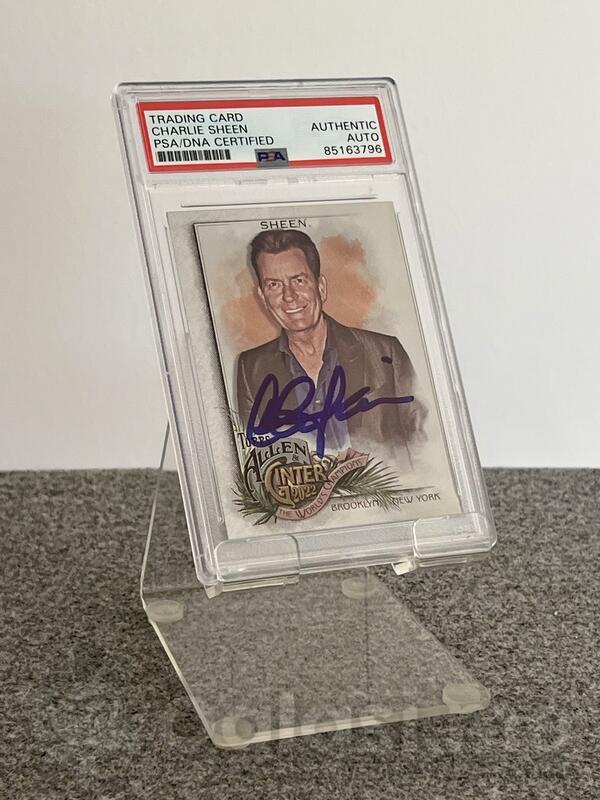 Charlie Sheen autogram – PSA/DNA Certified – Topps 2022