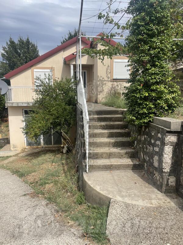 Porodična kuća 40m2 - Podgorica - Masline