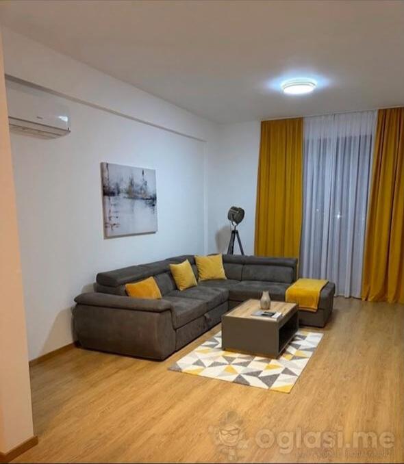 Dvosoban stan 84m2 - Bar - Centar grada