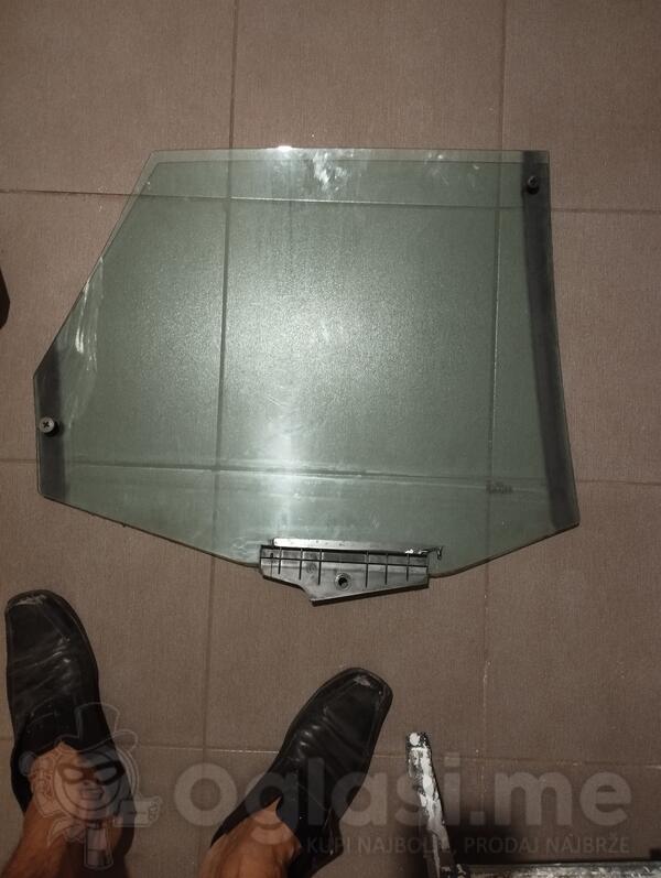 Stakla